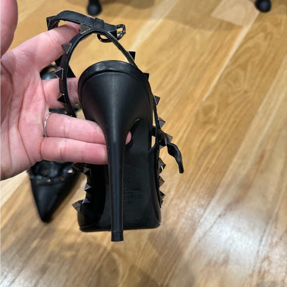 Valentino Garavani women's rockstud cage leather pumps with studs - Picture 8 of 9